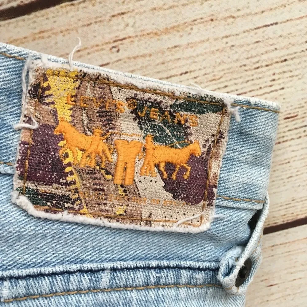 LEVIS DISTRESSED JEAN SKIRT‎